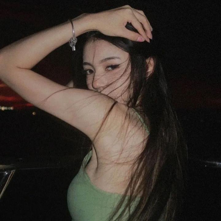 重生后香江美人又冷又飒